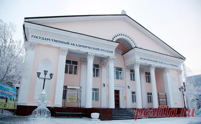 Актеры и техперсонал Русского театра в Якутске получили повестки. Директор сообщил, что часть актеров и технических сотрудников пригласили для сверки данных, некоторым приказали явиться в пункт сбора. По данным «Комсомольской правды», всего в военкомат отправились 19 работников театра