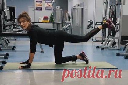 Звезда сериала «Кухня» напугала фанатов чрезмерной худобой. Российская актриса театра и кино Елена Подкаминская опубликовала новое видео и напугала фанатов чрезмерной худобой. 44-летняя звезда сериала «Кухня» поделилась роликом, на котором она позирует в мини-платье черного цвета и туфлях на высоком каблуке. Подписчики оценили фигуру Подкаминской в многочисленных комментариях.