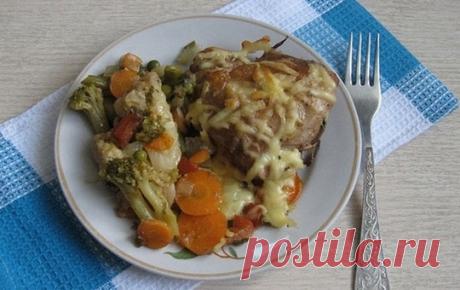 Курица с овощами в духовке |