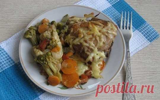 Курица с овощами в духовке |