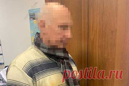 В убийстве девочки в Ленинградской области 13 лет назад заподозрен сын судьи. В Кингисеппе суд взял под стражу 57-летнего местного жителя, подозреваемого в изнасиловании и убийстве 10-летней девочки, совершенном 13 лет назад. Он является сыном судьи, проработавшей долгое время в городском суде и скончавшейся в 2014 году. Его задерживали по подозрению в причастности к преступлению в 2008 году.