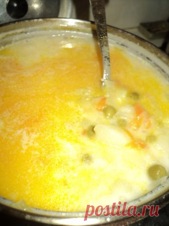 Сырный суп с зеленым горошком