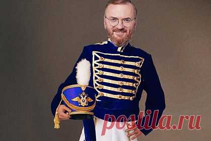 Милонов захотел переодеть чиновников из брендовых костюмов в сюртуки. Депутат Госдумы Виталий Милонов предложил российским чиновникам отказаться от брендовых костюмов в пользу сюртуков. По мнению депутата, переодевшись из костюма в предмет гардероба XIX века, чиновник начнет вести себя в соответствии со своим статусом. Он считает, что чиновник в сюртуке станет символом доверия и власти.