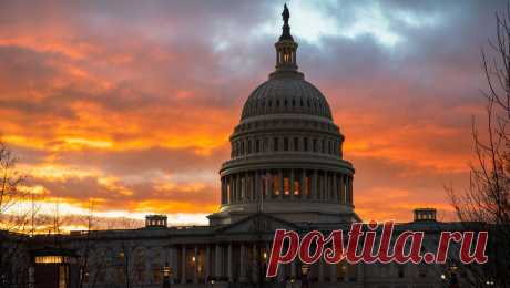 В зале сената США сняли гей-порно. Сотрудник американского сената снимал гей-порно со своим участием в зале заседаний сената в Вашингтоне. Об этом сообщает издание Daily Caller со ссылкой на видеозапись. Как пишет издание, видео было обнаружено &quot;в частной группе для ...