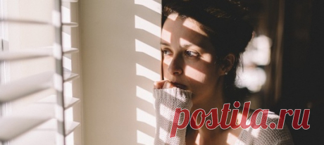 Личные отношения требуют от нас определенной смелости: они предполагают открытость партнеру, а это делает нас уязвимыми. Почему страх обнаружить перед другим свои слабости бывает таким сильным и как с ним совладать? Отвечает семейный психотерапевт. #психологияотношений #мужчинаиженщина #психологияличности #уверенностьвсебе