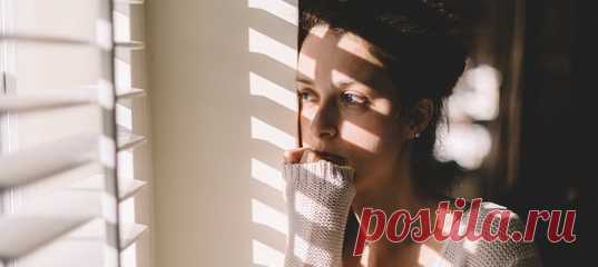 Личные отношения требуют от нас определенной смелости: они предполагают открытость партнеру, а это делает нас уязвимыми. Почему страх обнаружить перед другим свои слабости бывает таким сильным и как с ним совладать? Отвечает семейный психотерапевт. #психологияотношений #мужчинаиженщина #психологияличности #уверенностьвсебе