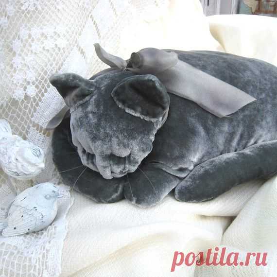 Подушка "Спящая кошка"