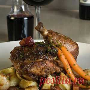 Курица в красном вине с грибами, панчеттой, колбасным фаршем и пряностями рецепт – итальянская кухня: основные блюда