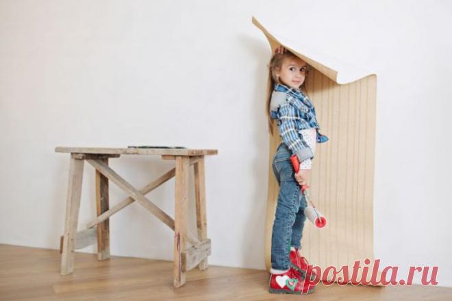 Как быстро и ровно поклеить обои в квартире Эстетика в интерьере квартиры придает апартаментам изысканный вид и указывает на тонкий вкус хозяев дома. Если вы решили переклеить обои в квартире или вам требуется привести в порядок новое жилье, подойдите к работе со старанием, чтобы в итоге получить прекрасный результат, устраивающий всех...