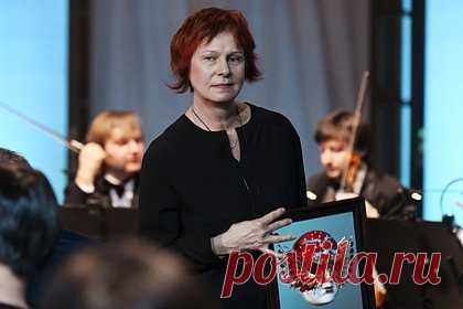 Известная российская актриса раскритиковала плитку в Москве. Известная российская актриса Виктория Верберг раскритиковала новую плитку в Москве. Она предложила поменять покрытие еще раз и отметила, что его замену производят недостаточно часто. По словам артистки, качество плитки только ухудшилось — она стала «кривее и горбатее».