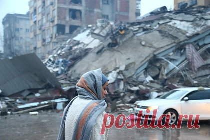 Сейсмолог оценил шансы предсказать землетрясение в Турции. Директор института теории прогноза землетрясений и математической геофизики РАН Петр Шебалин заявил, что предсказать землетрясение в Турции было невозможно. При этом институт РАН делал прогноз, согласно которому в ближайшие пять лет на территории, превышающей по размерам Турцию, ожидалось землетрясение магнитудой 8.