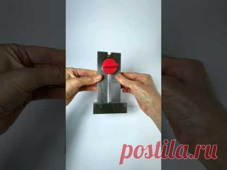 🌑 Переключаю магнитное поле самым наглядным способом Эксперименты с магнитами #Shorts Игорь Белецкий