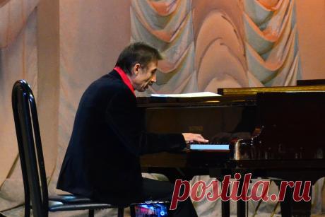 Композиторы-выпускники Магнитогорской консерватории. Андрей Серов. 1. «Экспресс времени». Симфоническая миниатюра (0:04). 2. «Момент» для 2х скрипок (5:08). 3. Концертный этюд для баяна (8:07). 4. Вальс-минутка для двух фортепиано (11:32). 5. Не предавай мечту (13:51).