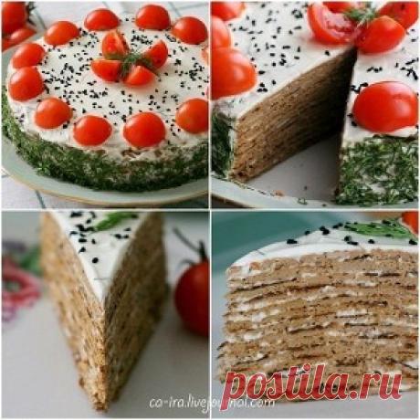 Печеночный торт со сметанным соусом