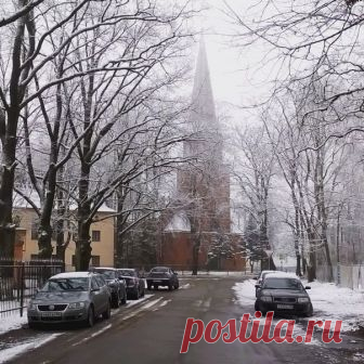 Лютеранская кирха Св.Петра по соседству с Псково-Печерским монастырем напоминает о временах, когда Печоры назывались Petseri.
