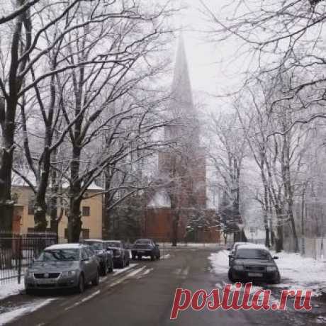 Лютеранская кирха Св.Петра по соседству с Псково-Печерским монастырем напоминает о временах, когда Печоры назывались Petseri.