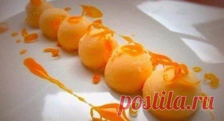 Простой рецепт мандаринового мороженого - отличная идея для новогоднего стола! 
Нежное и вкусное  мороженое из мандаринов по этому рецепту сможет приготовить даже начинающий кулинар! Домашнее мороженое намного вкуснее и полезнее магазинного, такой десерт понравится и взрослым и …