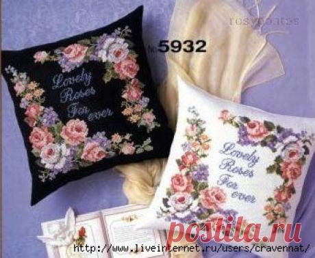 Подушки-розы на белом и черном. Вышивка.
