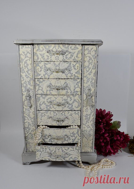 Винтажный шкафчик для украшений - $125.00 USD