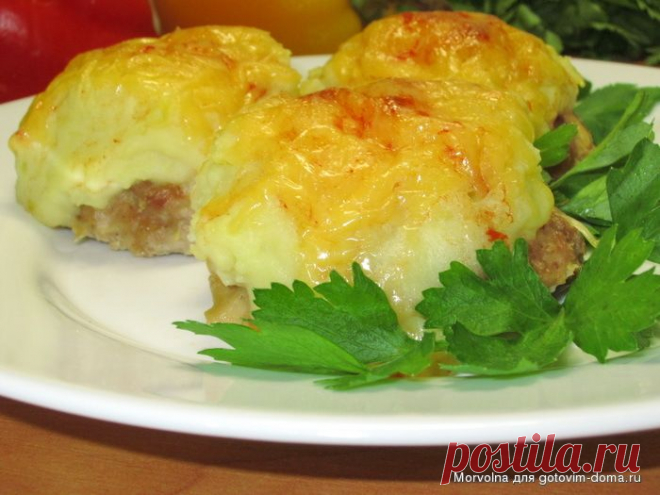 Котлета "Хасан-Паша" • Турецкая кухня
Фарш мясной (или любой комбинированный ) — 750 г
Яйцо (2шт - в фарш, 1шт - в пюре) — 3 шт
Лук репчатый (в фарш) — 1 шт
Картофель (в пюре)~6 (небольших) шт
Хлеб (чёрный, чёрствый, в ломтиках, в фарш) — 2 шт
Масло сливочное (в пюре) — 2 ст. л.
Молоко (тёплое, в пюре) — 0,5 стак.
Томатная паста или кетчуп (в соус ) — 2 ст. л.
Вода (в соус) — 1 стак.
Перец черный (молотый, по вкусу)
Соль (по вкусу)
Сыр твердый — 200 г