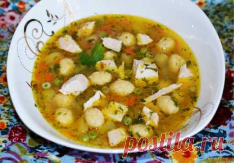 25 рецептов первого блюда:
1. Куриный суп с сырными клёцками и зелёным горошком
2. Шурпа
3. Суп с фрикадельками
4. Русский борщ
5. Сырный суп с шампиньонами и брокколи
6. Солянка
7. Английский куриный суп с плавленым сыром
8. Луковый суп
9. Солянка с колбасой
10. Просто ушица
11. Суп с галушками
12. Борщ
13. Поморская молочная уха
14. Грибной суп с сыром
15. Сытный суп с мясными фрикадельками
16. Сырный супчик с грибами
17. Суп перловый с говядиной
18. Суп "Харчо"
19. Щи с языком и лисичками
20.