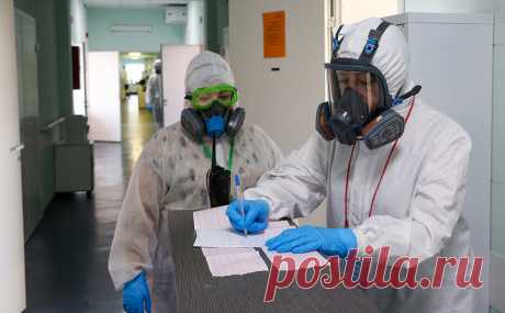 Мурашко назвал долю заболевших COVID-19 после вакцинации россиян. По словам главы Минздрава, после вакцинации заболели не более 2,5% граждан. В ходе прямой линии президент оценивал долю заболевших после вакцинации от COVID-19 в 10%, но вице-премьер Голикова уточнила, что речь идет о 2%