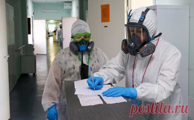 Мурашко назвал долю заболевших COVID-19 после вакцинации россиян. По словам главы Минздрава, после вакцинации заболели не более 2,5% граждан. В ходе прямой линии президент оценивал долю заболевших после вакцинации от COVID-19 в 10%, но вице-премьер Голикова уточнила, что речь идет о 2%