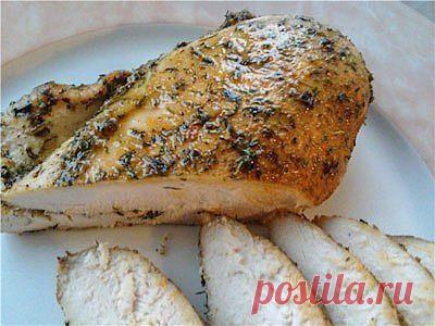 ПАСТОРМА КУРИНАЯ !!! **Духовку до max! Кур/грудки натрём солью с раст/маслом- 1с/л на грудку, щедро обвалять в Хмели-сунели, крас/перце или жгучих специях. Постоять 15мин, пока греется духовка.*Грудки на бумагу, не уменьшая нагрева, выпекать 20мин. Духовку открыть только после остывания! **Если не остро: натереть раст/маслом с солью или соевым соусом, мёдом, приправами, осыпать кунжутом. Выложим на подушку из яблок -яблоки не поливать, воду не добавлять, фольгой, бумагой форму не выстилать!