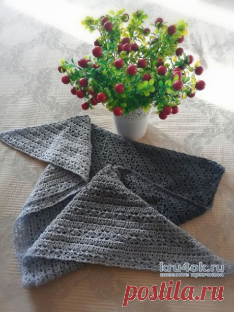 Бактус (треугольный платок) крючком. Работа Светланы