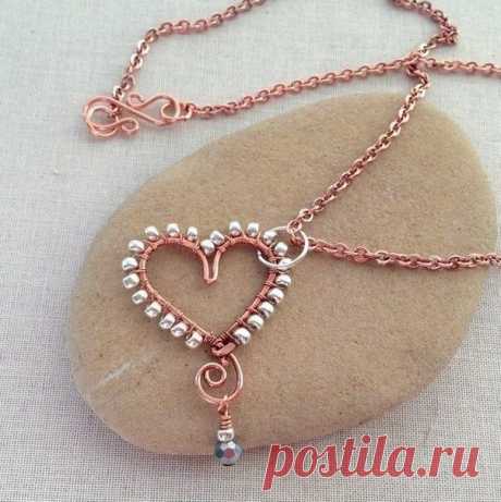 Сердечко- кулончик из бисера (бусинок).