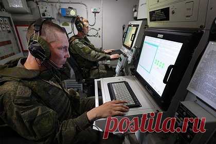 ВКС России уничтожили понтонные переправы ВСУ под Николаевом и Херсоном. Воздушно-космические силы России уничтожили три понтонные переправы Вооруженных сил Украины через реку Ингулец. Об этом заявил журналистам в четверг, 6 октября, представитель Минобороны РФ генерал-лейтенант Игорь Конашенков. Удары были нанесены в Николаевской и Херсонской областях.