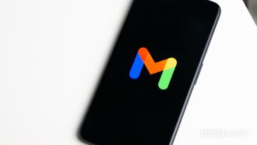 Google начинает распространять голосовой Gemini Live и сводки AI Inbox среди пользователей Workspace.