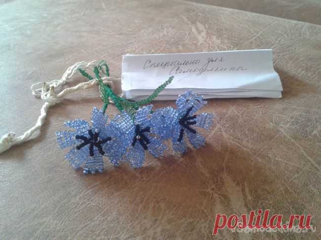 Голубые васильки из бисера