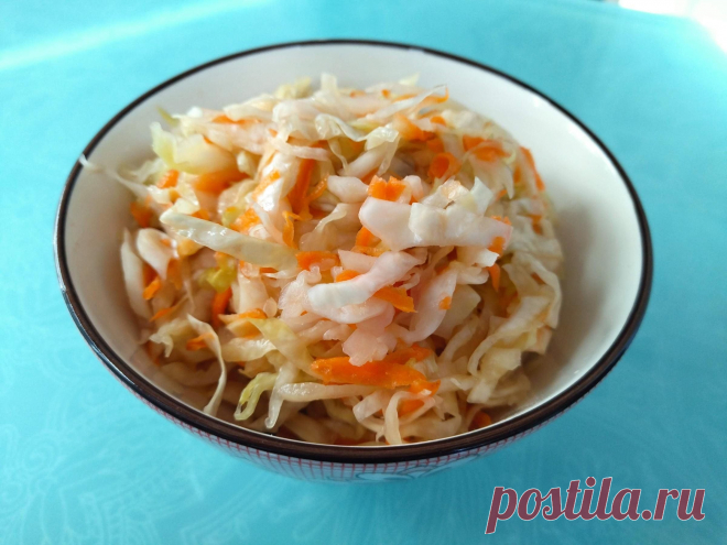 Квашеная капуста: хрустящая, с кислинкой за два дня | Ponchik_Life Пульс Mail.ru Вкусная, хрустящая и умеренно кислая квашеная капуста.