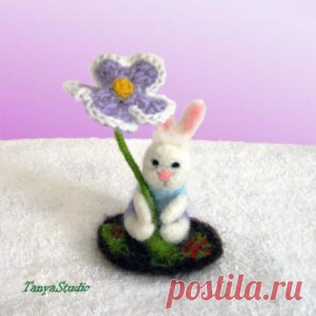 Зайчик под зонтиком-цветком