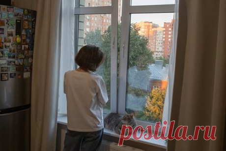 Россиянам напомнили об ошибках при выселении квартиросъемщиков. При неуплате аренды или пропаже квартиросъемщика собственник жилья задумывается о выселении, но в суд обращается редко. Выставляя чужие вещи за порог в отсутствие квартиросъемщика и без свидетелей, можно навлечь на себя обвинения в краже. Упаковывать вещи нанимателя жилья нужно при свидетелях, снимая на камеру.