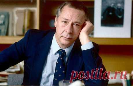 Одинокая звезда Олега Ефремова: чего близкие не могли простить знаменитому актеру и режиссеру