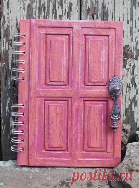 Блокнот "Старая дверь". Имитация деревянной поверхности.