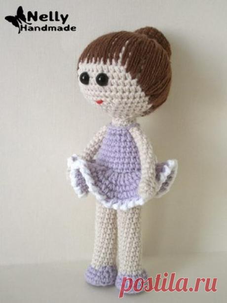 Вязаная куколка

Голова 
Бежевым цветом начинаем с макушки. 
1р. 2 в.п., во вторую от крючка петлю 6 сбн 
2р. 6 пр. (12) 
3р. *1сбн,пр* 6 раз (18) 
4р. *2сбн,пр* 6 раз (24) 
5р. *3сбн,пр* 6 раз (30) 
6р. *4сбн,пр* 6 раз (36) 
7р. *5сбн,пр* 6 раз (42) 
8р. *6сбн,пр* 6 раз (48) 
9-14р. 48 сбн по кругу 
15р. *6сбн,уб* 6 раз (42) 
16р. *5сбн,уб* 6 раз (36) 
17р. *4сбн,уб* 6 раз (30) 
18р. *3сбн,уб* 6 раз (24) 
19р. *2сбн,уб* 6 раз (18) 
20р. *1сбн,уб* 6 раз (12) 

Волосы 
Я их...