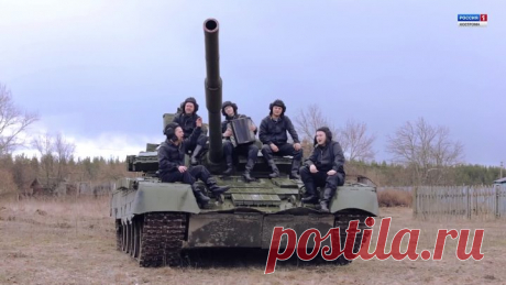 На поле танки грохотали