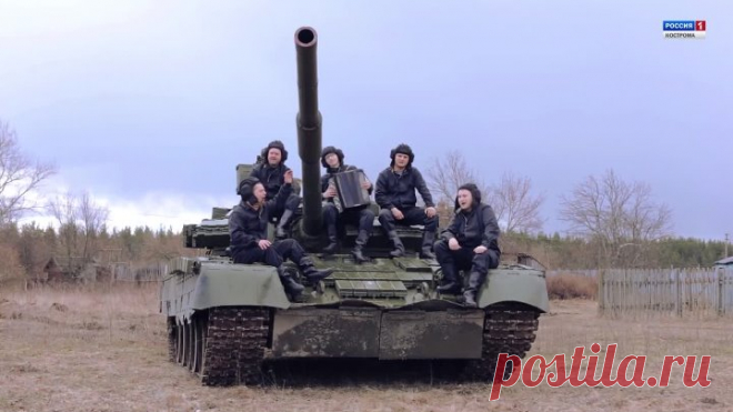 На поле танки грохотали