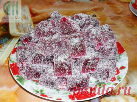 Сегодня приготовим очень вкусный Домашний мармелад 
************************************************

Ингредиенты:
сахар – 400 грамм
сироп от варенья – 0,5 стакана
желатин – 30 грамм
лимонад – 250 миллиграмм
лимонная кислота – 0,5 столовой ложки

Приготовление:
1. Желатин заливаем лимонадом и отставляем в сторонку на 2-4 часа.
2. Через указанное время в желатин добавляем сахар, сироп, лимонную кислоту, перемешиваем и ставим на медленный огонь.
3. Постоянно помешивая, варим...