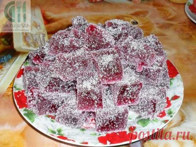 Сегодня приготовим очень вкусный Домашний мармелад 
************************************************

Ингредиенты:
сахар – 400 грамм
сироп от варенья – 0,5 стакана
желатин – 30 грамм
лимонад – 250 миллиграмм
лимонная кислота – 0,5 столовой ложки

Приготовление:
1. Желатин заливаем лимонадом и отставляем в сторонку на 2-4 часа.
2. Через указанное время в желатин добавляем сахар, сироп, лимонную кислоту, перемешиваем и ставим на медленный огонь.
3. Постоянно помешивая, варим...