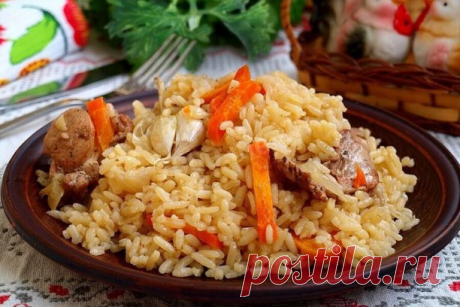 СЕКРЕТЫ ВКУСНОГО ПЛОВА .

Секреты приготовления вкусного плова :

1 - Морковь нужно резать длинной соломкой и ни в коем случае не тереть. Не бойтесь переборщить с длиной, чем длиннее соломка, тем вкуснее плов.

2  - Лучшая посуда для плова — толстая чугунная кастрюля, глубокая и толстая сковорода, чугунный казан. В любом варианте – с плотно прилегающей крышкой.

3 - Соль и специи лучше всего добавлять в середине приготовления зирвака (так восточные народы называют «заправк...