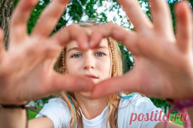 Детский смех Победы
Фаине Савенковой было пять лет, когда в ее родном Луганске начались боевые действия. Половина жизни Фаины прошла на войне; и конца и края ей не видно