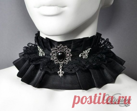 Goth Lolita Choker Necklace with black amulet от Vilindery на Etsy
