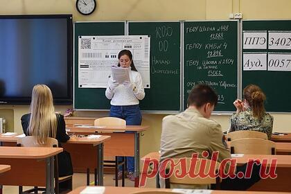 В России снимут коронавирусные ограничения при проведении ЕГЭ. Ограничения, введенные из-за пандемии COVID-19, снимаются при проведении ЕГЭ в России. Об этом заявил руководитель Рособрнадзора Анзор Музаев, его цитирует ТАСС. По словам чиновника, отмена коронавирусных ограничений на итоговой аттестации сэкономит денежные средства и нагрузку на учителей.
