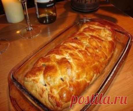 Быстрый мясной пирог с грибами!
Хотите удивить гостей ?тогда этот рецепт для ВАС ?
Ингредиенты:
Тесто слоённое дрожжевое
Фарш грамм 300-400.
Лук 2-3 шт.
Грибы шампиньоны.
Яйцо для глянца.
Сливки(если есть).
Соевый соус(гуда без него).
Приготовление:
1. Одну пластину теста раскатываем до очень тонкого состояния.
2. Жарим лук, фарш; добавляем сливки, перец, соевый соус, соль, хмели сунели и т.д.
3. Раскладываем тесто, как на картинке, "стригём".
4. Выкладываем мясо, грибы (сырые), лук кольцами