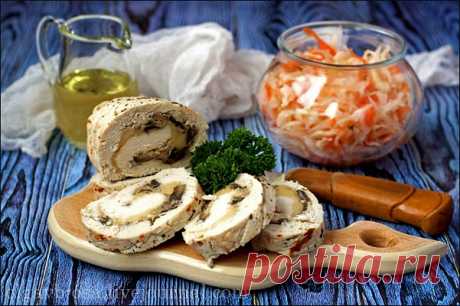 Куриный рулет с грибами и сыром