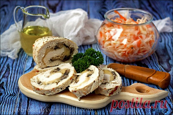 Куриный рулет с грибами и сыром